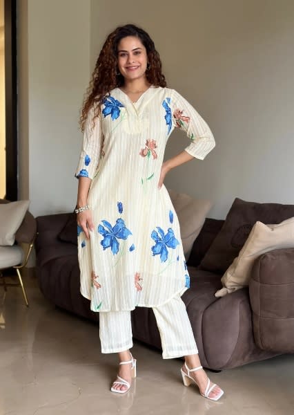 White Cotton Blooming Flower Kurta Set ✨