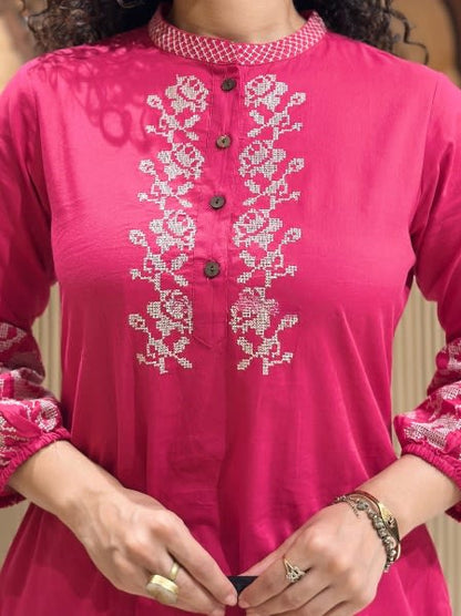 Elegant Pink Embroidered Kurta Set For Women