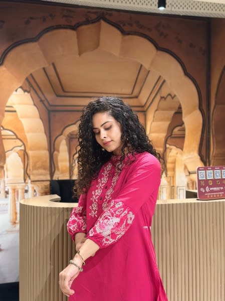 Elegant Pink Embroidered Kurta Set For Women