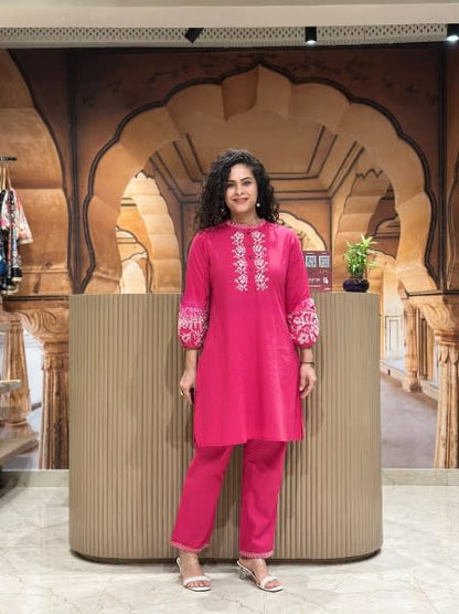 Elegant Pink Embroidered Kurta Set For Women
