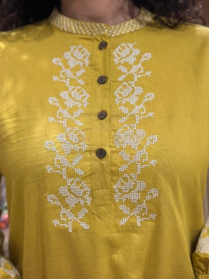 Elegant Yellow Embroidered Kurta Set For Women