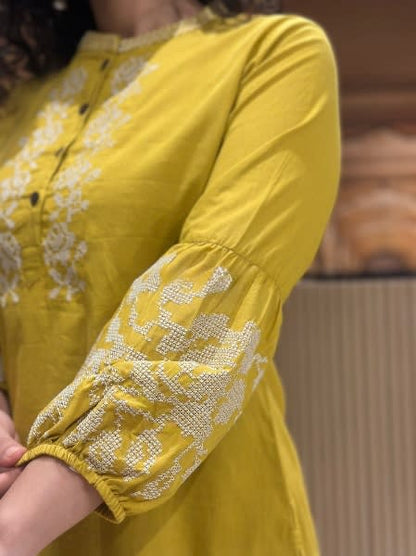 Elegant Yellow Embroidered Kurta Set For Women