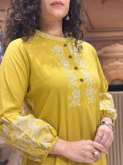 Elegant Yellow Embroidered Kurta Set For Women