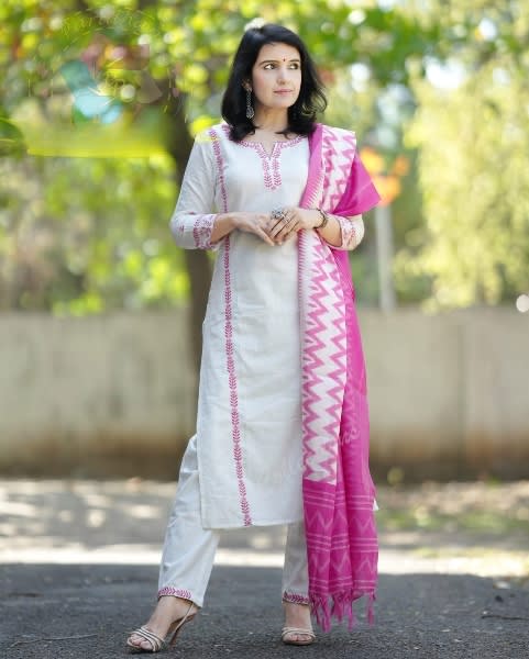 Cream Cotton Kurti Set With Dupatta For Women