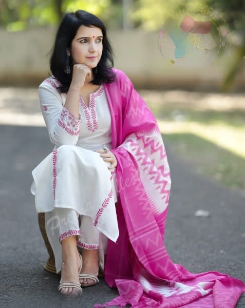 Cream Cotton Kurti Set With Dupatta For Women