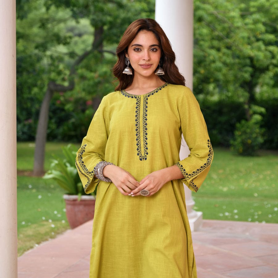 Floral Yoke Design Threaded Elegance Kurta Set